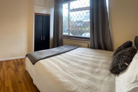 1 bedroom in a house share to rent, Raynton Drive, Hayes UB4