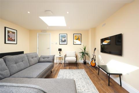 6 bedroom end of terrace house to rent, Gloucester Road North, Horfield, Bristol, BS7