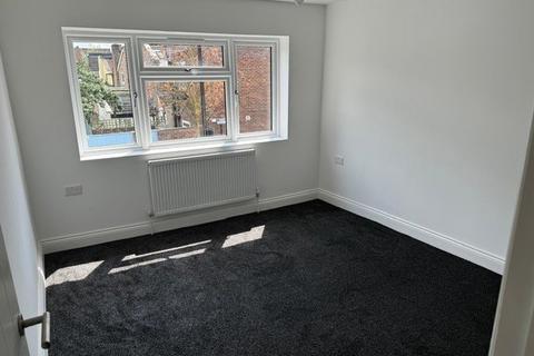 3 bedroom terraced house to rent, Dean Street, London E7