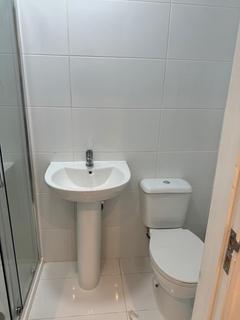 3 bedroom terraced house to rent, Dean Street, London E7