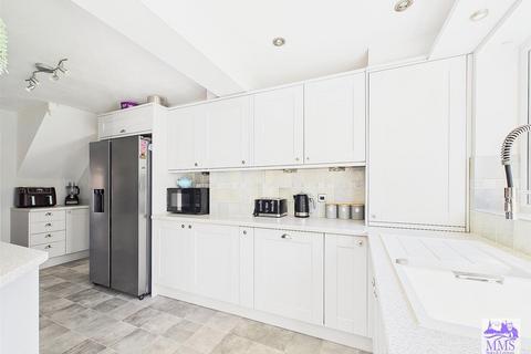 19 Cadnam Close, Rochester, ME2 3TS