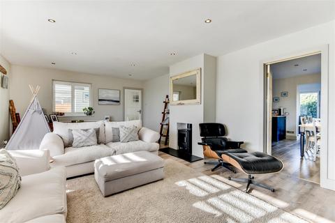 118 Marine Crescent, Goring By Sea, Worthing, BN12 4HR