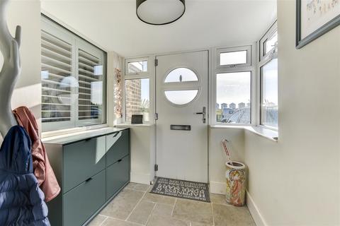 118 Marine Crescent, Goring By Sea, Worthing, BN12 4HR