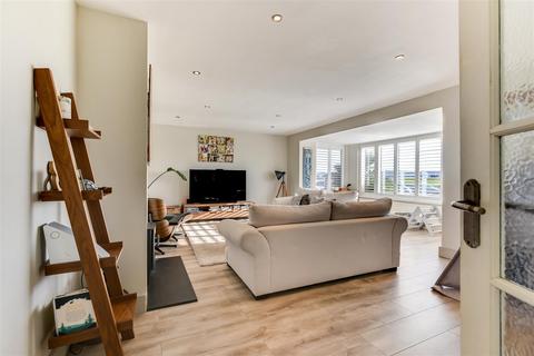 118 Marine Crescent, Goring By Sea, Worthing, BN12 4HR