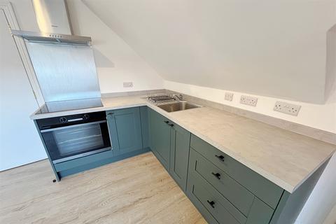2 bedroom flat to rent, Southbourne
