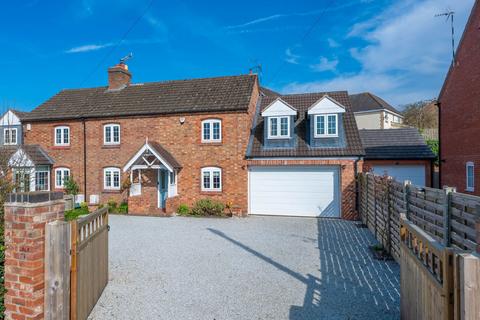 Dovedale Birmingham Road, Hatton, Warwick, CV35 7JW