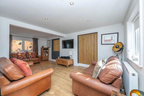 Dovedale Birmingham Road, Hatton, Warwick, CV35 7JW