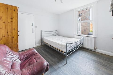 9 Blenheim Road, Gloucester, GL1 4ET