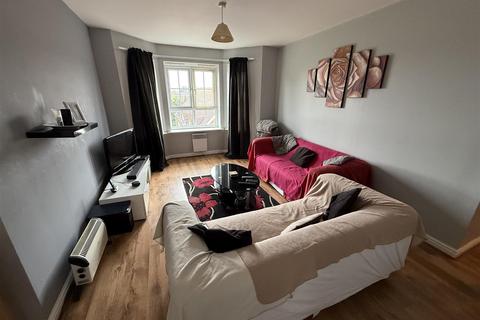 2 bedroom flat for sale, Watling Gardens, Dunstable