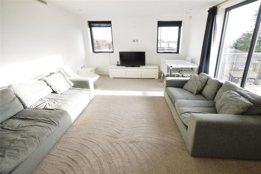 Lounge/Dining Area