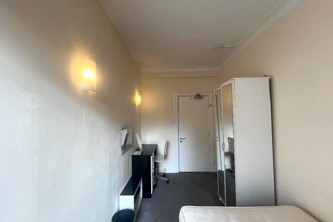 4 bedroom flat to rent, Gorgie Road, Gorgie, Edinburgh, EH11