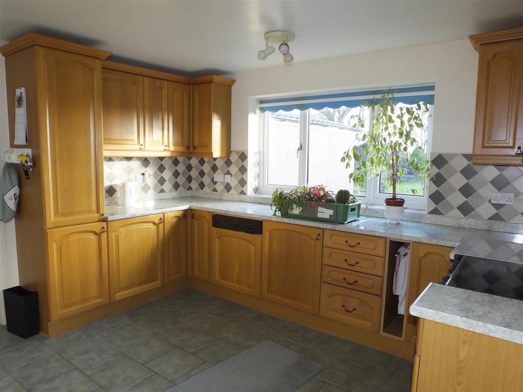 Kitchen 2.JPG