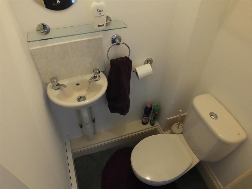 WC downstairs.JPG