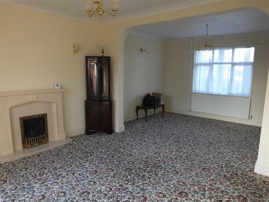 Lounge  2.JPG