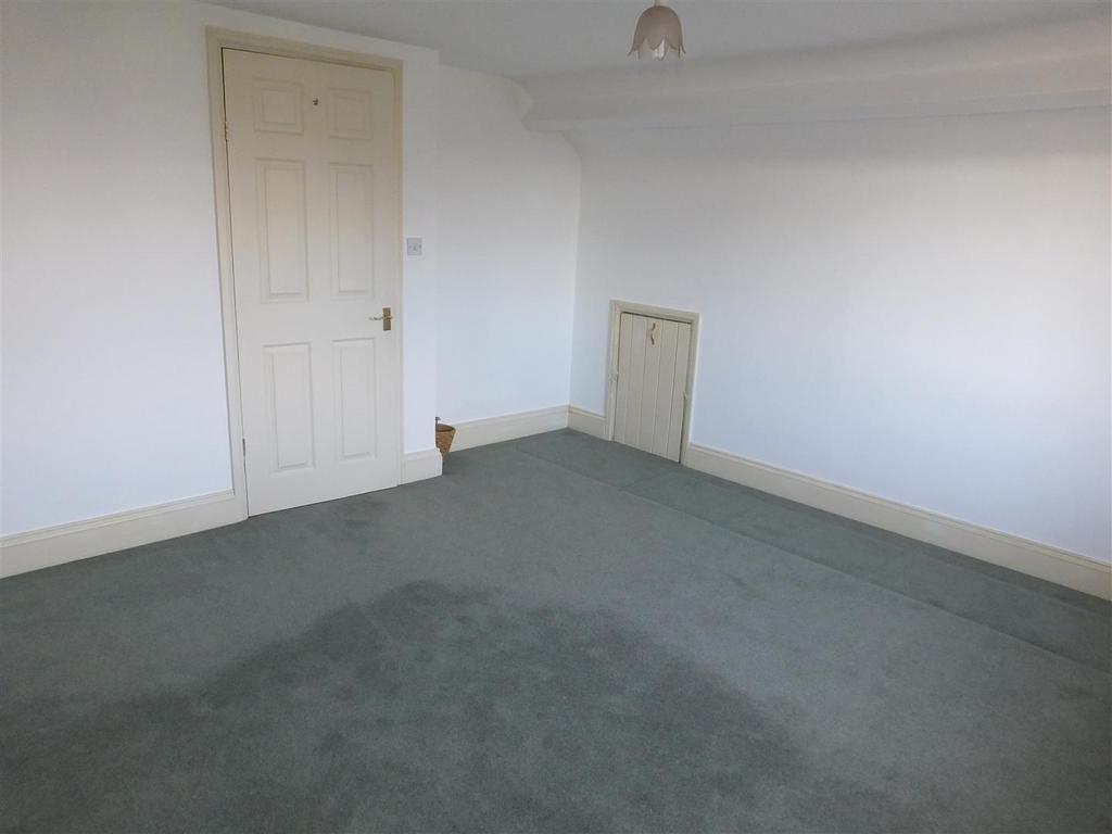 Bedroom up 2.JPG