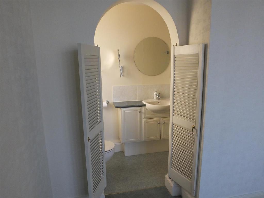 Downstairs ensuite.JPG
