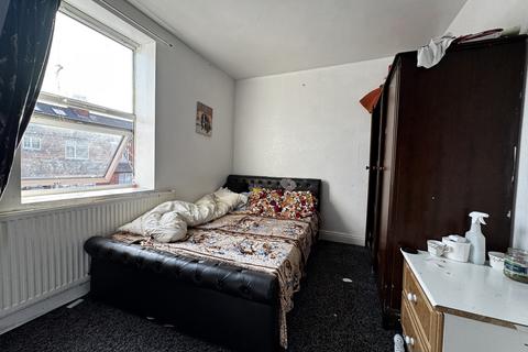3 bedroom terraced house for sale, Milan Road, Leeds LS8