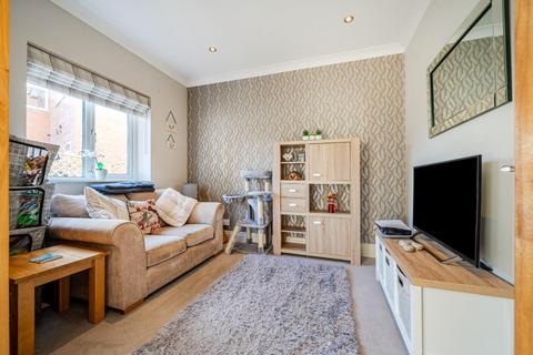 8 South View, Wetherby, LS22 7QE
