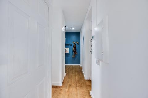 2 bedroom flat for sale, Busby House, Aldrington Road, London, SW16