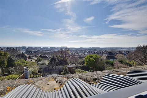 4 bedroom terraced house for sale, Larkhill, Bexhill-On-Sea