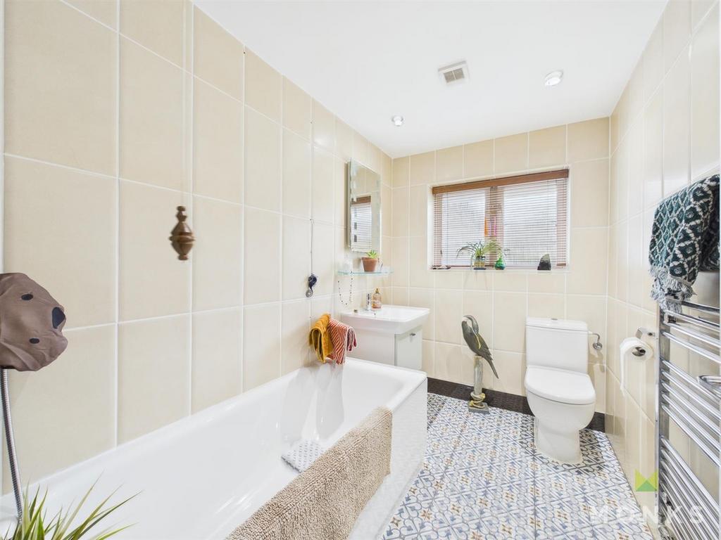 CAM01420 G0-PR0585-STILL012.jpg