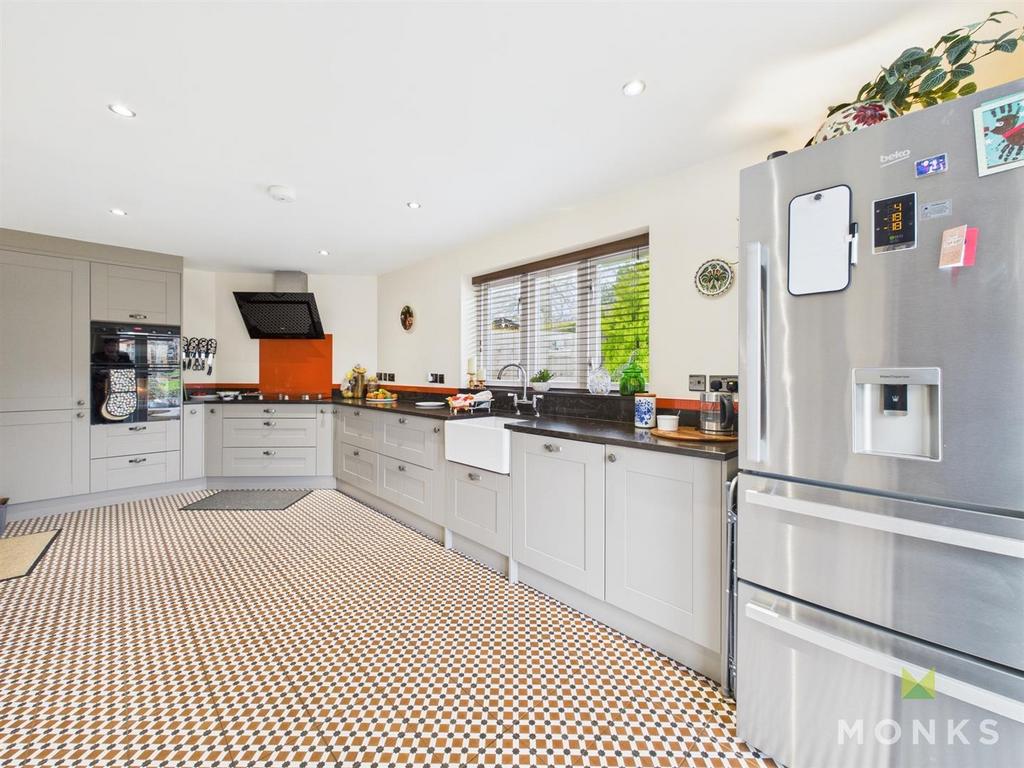 CAM01420 G0-PR0585-STILL020.jpg