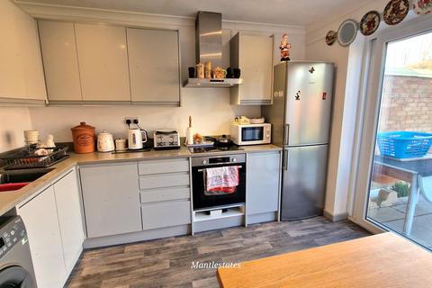 3 bedroom bungalow for sale, Silvercliffe Gardens, East Barnet EN4
