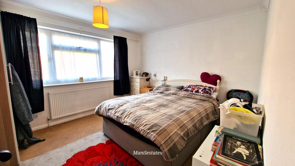 Rear bedroom