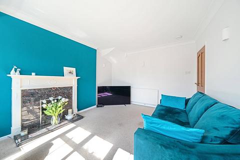 10 Linden Close, Thames Ditton, KT7 0DF