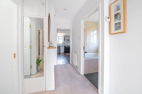 10 Linden Close, Thames Ditton, KT7 0DF
