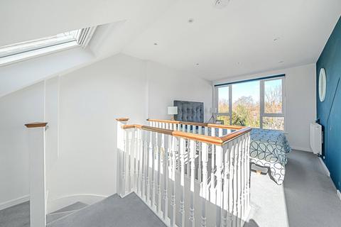10 Linden Close, Thames Ditton, KT7 0DF