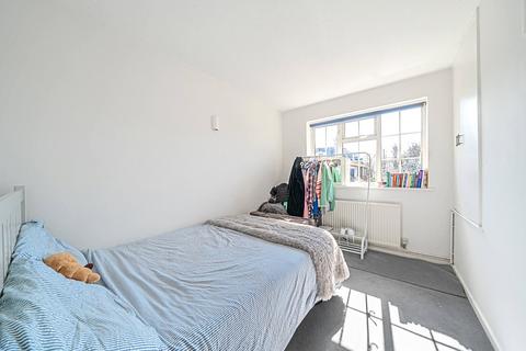 10 Linden Close, Thames Ditton, KT7 0DF