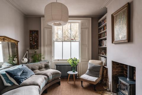 2 bedroom terraced house for sale, Old Ford Road, London E2