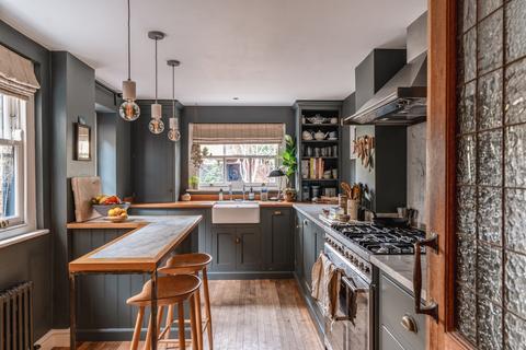 2 bedroom terraced house for sale, Old Ford Road, London E2
