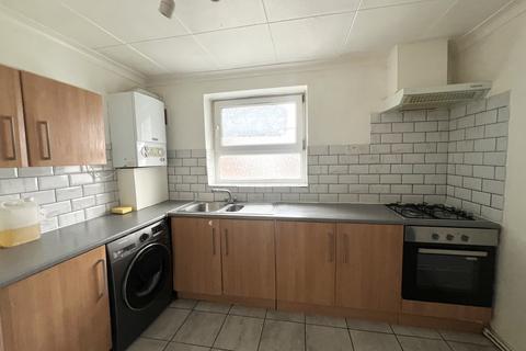 1 bedroom flat to rent, Thornhill Gardens, Barking IG11