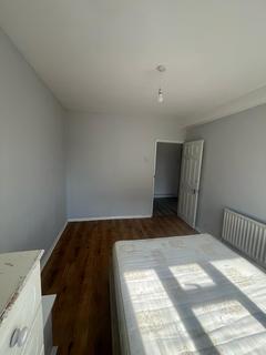 2 bedroom flat to rent, Lydden Court, Restons Crescent, Eltham, SE9