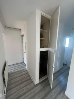 2 bedroom flat to rent, Lydden Court, Restons Crescent, Eltham, SE9