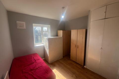 2 bedroom flat to rent, Lydden Court, Restons Crescent, Eltham, SE9