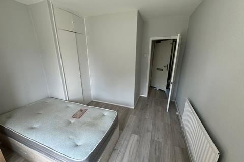 2 bedroom flat to rent, Lydden Court, Restons Crescent, Eltham, SE9