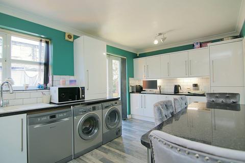 4 bedroom terraced house for sale, Capa Terrace, Odsal, Bradford, BD6