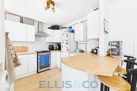 4 bedroom semi-detached house for sale, Ashden Walk, Tonbridge, Kent, TN10