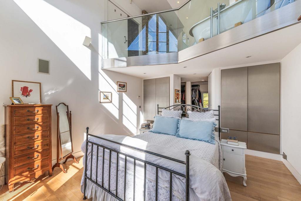 Principal bedroom