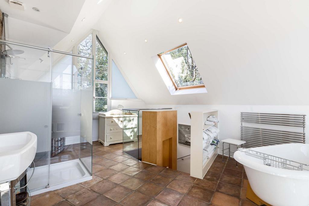 Principal bathroom