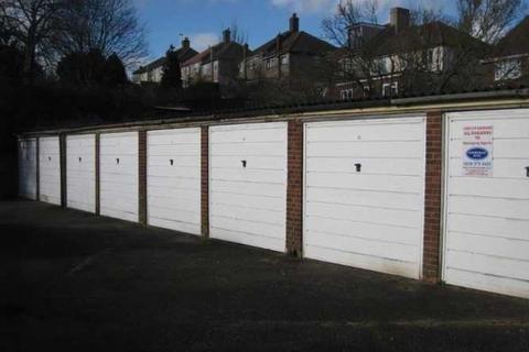 Garage to rent, Midhurst Hill, Bexleyheath DA6