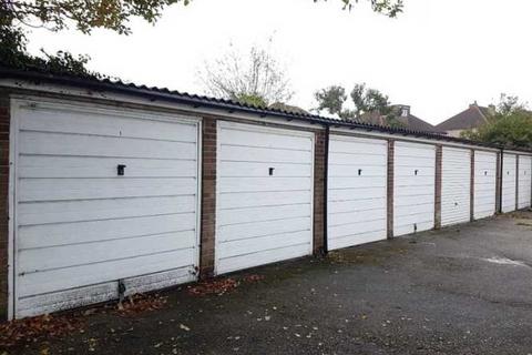 Garage to rent, Midhurst Hill, Bexleyheath DA6