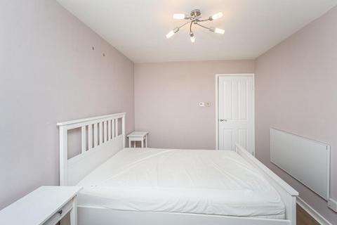 1 bedroom flat to rent, St Bernard's Row, Edinburgh EH4
