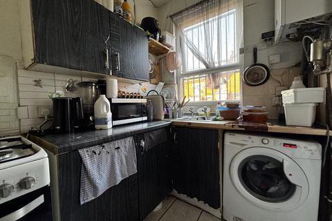 2 bedroom terraced house for sale, Bayswater Road, Leeds LS8