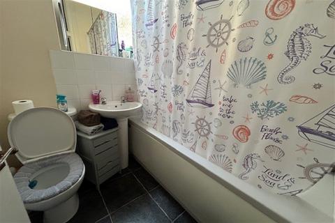 2 bedroom flat for sale, Lancaster Gardens, Southend on Sea