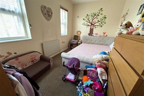 2 bedroom flat for sale, Lancaster Gardens, Southend on Sea