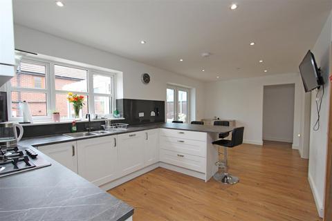 5 bedroom detached house for sale, Ffordd Cae Canol, Trefnant LL16
